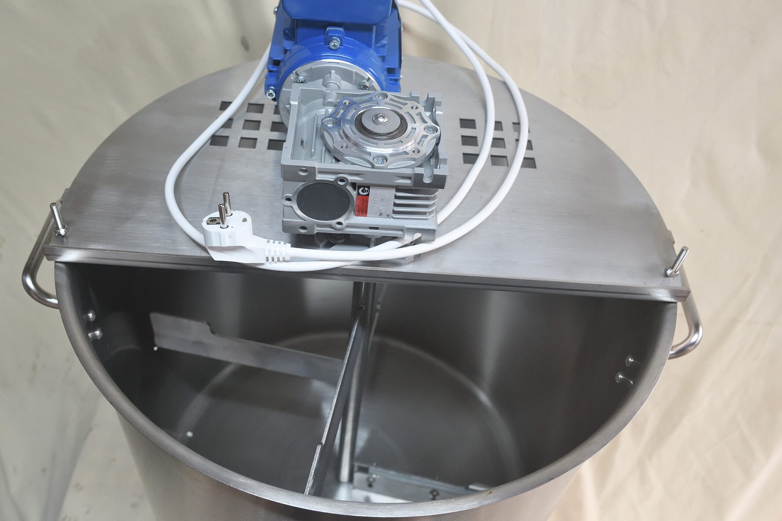 Oala cu mixer, 100 litri